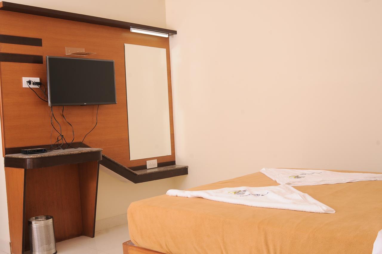 Hlv Grand Inn Bangalore Dış mekan fotoğraf